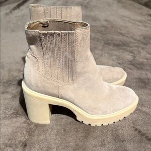 Dolce Vita Women's Suede Block Heel Ankle Boots in Light Taupe